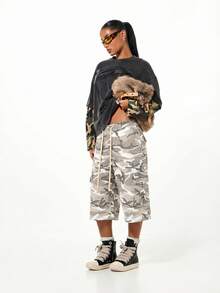 SUMWON WOMEN 迷彩珍珠装饰阔腿工装牛仔短裤，饰有水钻烫钻细节，夏季节日百慕大短裤 - 灰色 - 查看 3