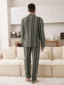 SHEIN 绿白条纹印花泡泡褶皱男士长袖衬衫和裤子睡衣套装