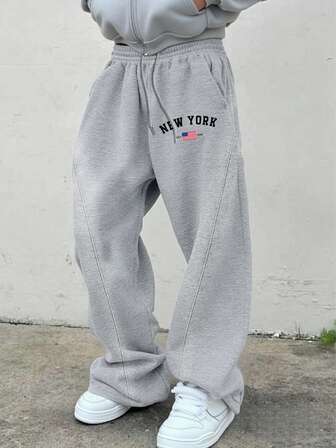 Manfinity Hypemode Men's Heather Grey New York Letter Print Wide Leg Sweatpants | American Flag Graphic Baggy Joggers | Elastic Waist Drawstring Loose Fit Track Pants | Y2K Streetwear Hip Hop Vintage Sports Trousers | Oversized Straight Leg Casual Athletic Bottoms | Soft Comfortable High Waist Gym Running Lounge Wear,Men's Letter & National Flag Print Drawstring Waist Pocket Casual Sweatpants