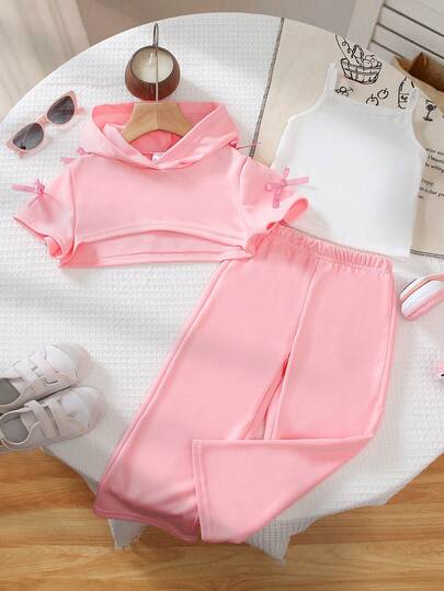 3件套女童针织连帽短袖露脐上衣、宽松针织吊带衫和阔腿裤三件套，适合日常穿着，四季皆宜。