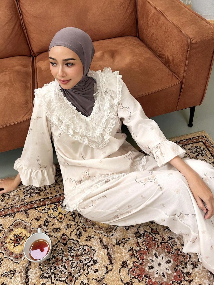 DAZY 花卉蕾丝荷叶边印花女士睡衣套装 - 米色 - 查看 1