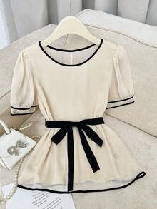 GlowEve Áo kiểu công sở thanh lịch dành cho nữ, chất liệu chiffon, cổ tròn, tay ngắn, thắt eo, phối viền tương phản, chất liệu rút gọn. - Màu be - Xem 4