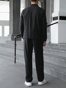 Manfinity CasualCool 男士纯色翻领拉链夹克搭配抽绳腰长裤休闲通勤套装 - 黑色 - 查看 2