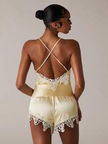 SHEIN BAE 蕾丝花边 V 领露背仿丝女士吊带背心和短裤睡衣套装 - 黃色 - 查看 2