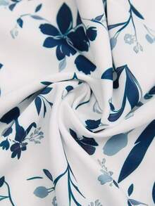 SHEIN Clasi 女士新款V领扎染蓝白印花休闲衬衫，春季妇女节优雅礼物，适合送给妈妈，节日服装，海滩约会之夜夏季服装，女士碎花衬衫，女士短袖上衣，V领上衣，休闲上衣，女士夏季上衣，优雅夏季短袖上衣，休闲碎花上衣，碎花女士上衣，白色碎花上衣，短袖夏季上衣，花朵上衣，夏季休闲上衣，女士休闲衬衫，女士夏季服装，女士T恤，女士夏季衬衫，女士乡村服装，女士短袖上衣，女士夏季服装，女士夏季上衣，女士春季服装，女士上衣和衬衫，女士夏季衬衫，女士夏季服装，女士休闲服装 - 藍白色 - 查看 8