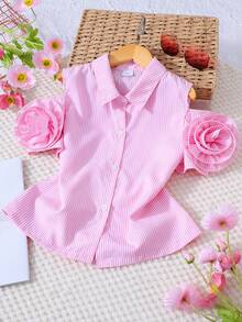 Áo sơ mi nữ kẻ sọc dọc, trễ vai, cổ bẻ, cài một hàng cúc, tay áo trang trí hoa 3D, kiểu dáng ngọt ngào và dễ thương dành cho bé gái tuổi teen. - Hồng - Xem 3