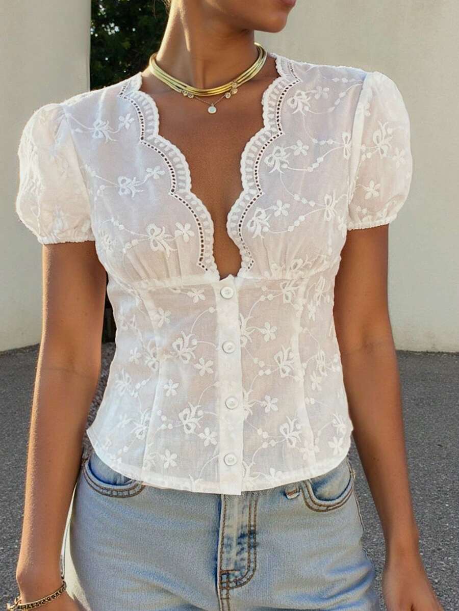 Cévolie Blusa de verano para mujer de talla grande, con cuello en V, mangas abultadas y bordado hueco en blanco - Blanco - Ver 1
