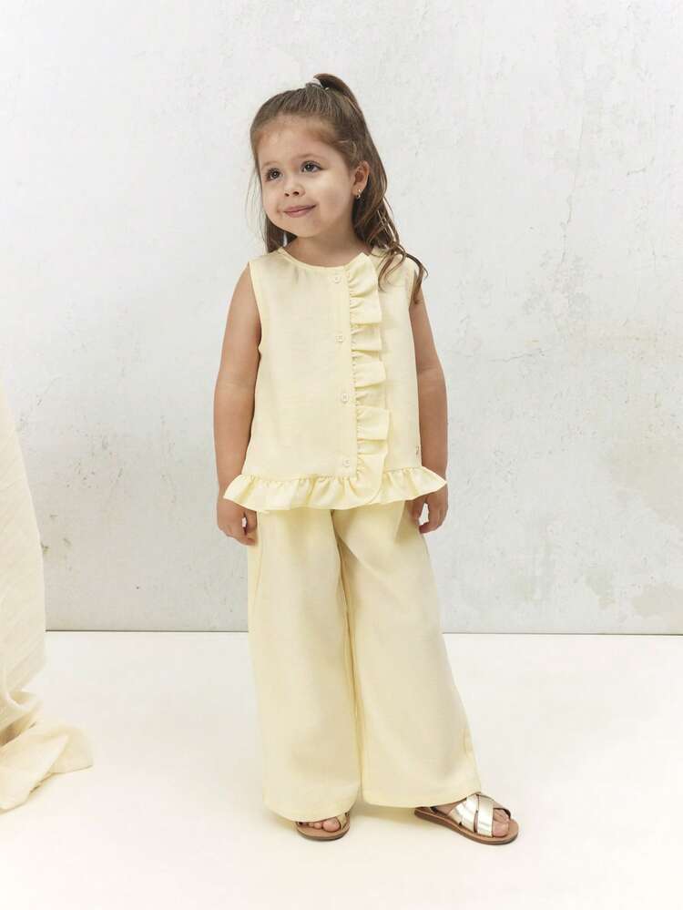 러플 탱크탑과 팔라초 팬츠 세트