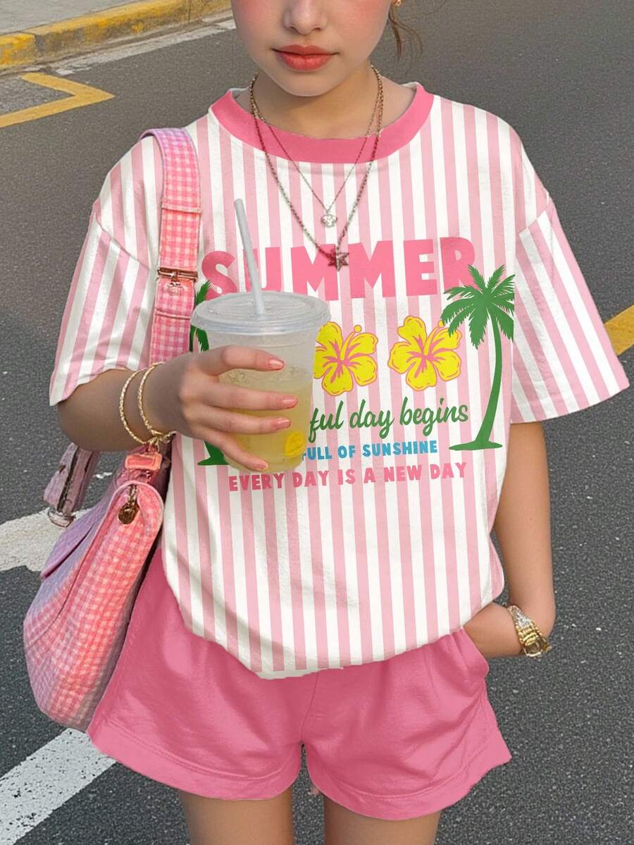 SHEIN 度假芙蓉棕榈树字母印花粉色条纹青少年女孩休闲简约短袖圆领 T 恤,适合夏季度假清凉感、迈阿密女孩、女孩之旅 - 彩色 - 查看 1