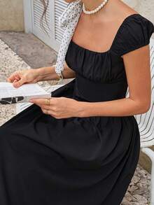 Cévolie 女士纯色方领短袖收腰优雅中长连衣裙，适合度假穿着 - 黑色 - 查看 5