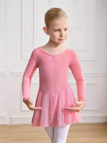 女童长袖粉色芭蕾舞裙，圆领前片褶皱设计，后背可爱蝴蝶结，柔软轻盈的网纱裙摆，裆部按扣设计，弹力亲肤，适合舞蹈、瑜伽和运动穿着。 - 粉色 - 查看 4
