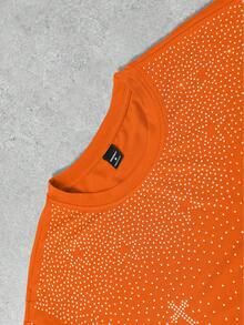 Claim Dot 男士黑色休闲宽松短袖T恤，饰有水钻，宽松版型，成熟街头风，适合通勤、日常休闲、返校、度假穿着，是送给男友/老公的绝佳礼物，情侣装也很不错。 - 橘色 - 查看 6