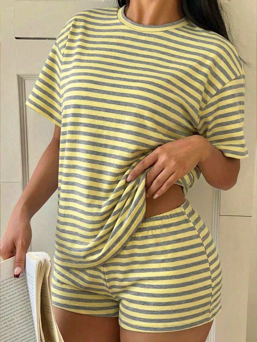 CovetEZ 两件套休闲燕麦色条纹边饰女式T恤和短裤套装，适合夏季、居家穿着，甜美少女风格 - 彩色 - 查看 1