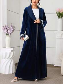 Al Najma 新款中东阿拉伯长袍，天鹅绒拼接，奢华丝滑缎面，羽毛饰边，优雅罩衫 - 藍色 - 查看 3
