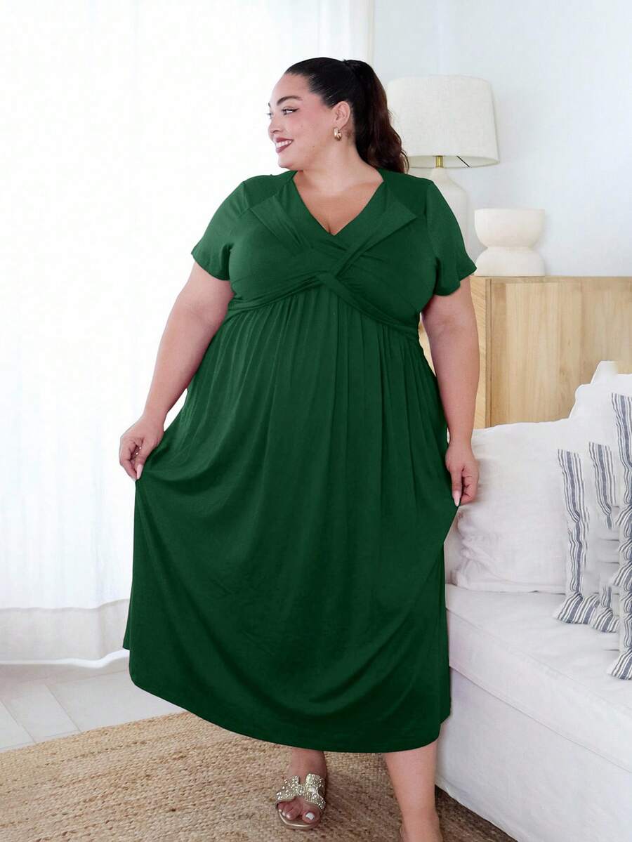 Plus Size Women's Solid Color V-Neck Short Sleeve Ruched Pocket Long Casual Dress, For Christmas Maxi Women Outfit - Dark Green - View 1