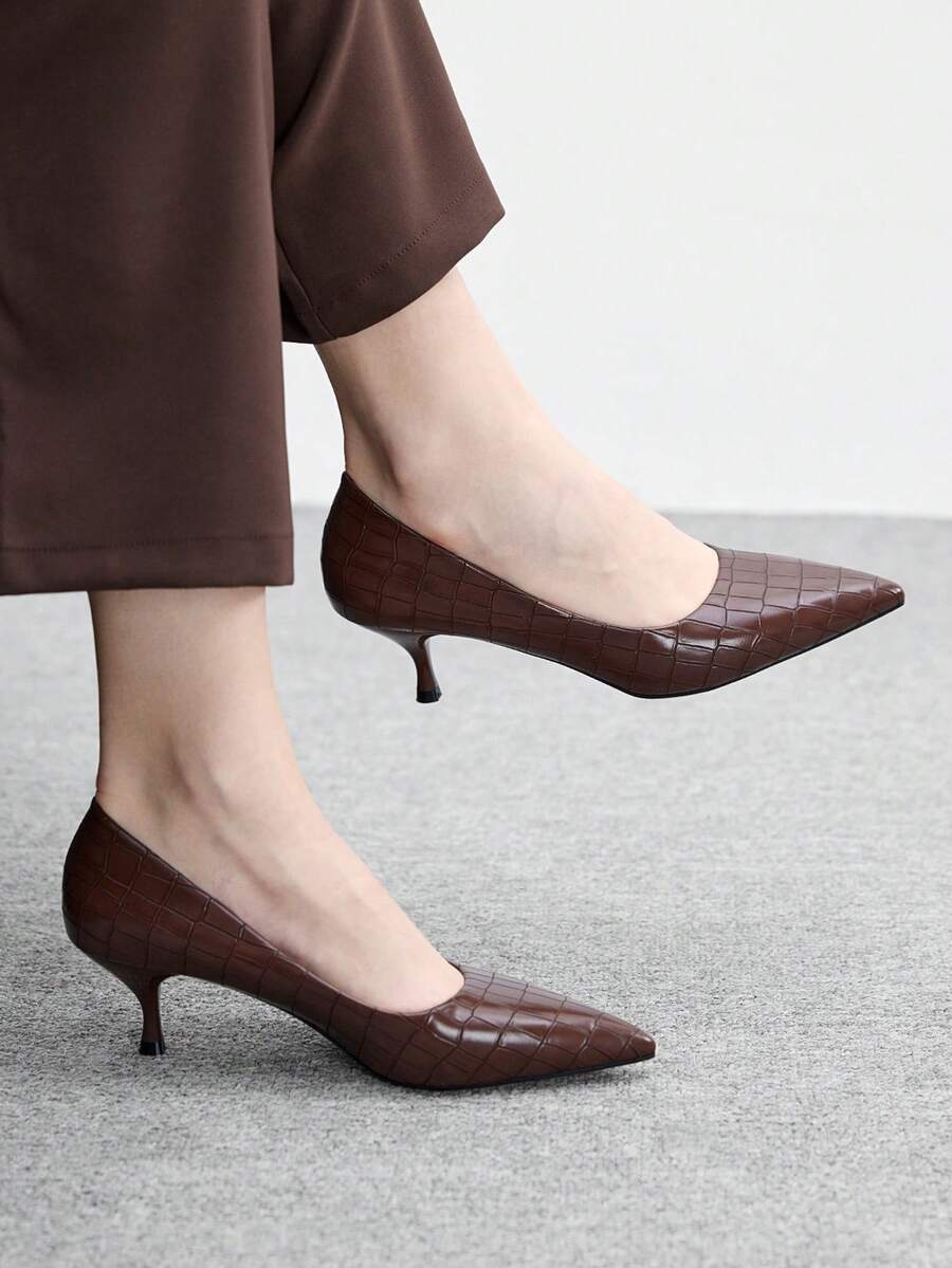 CUCCOO BIZCHIC 女士尖头细高跟中跟鞋，优雅、休闲、舒适、一脚蹬，适合工作、通勤、约会、派对、正式场合。 - 摩卡棕 - 查看 1