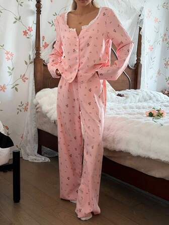 SHEIN Kadınlar için Romantik Minik Çiçekli Dantel Detaylı Kare Yakalı Dokuma Uzun Kollu ve Pantolonlu Pijama Takımı