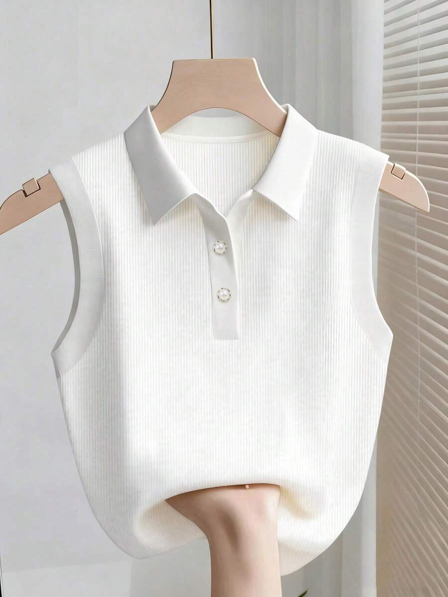 Franclia Petite 2025夏季新款白色Polo领无袖针织背心,性感修身短款背心,纽扣装饰,简约时尚修身Polo衫,优雅休闲女式上衣,女士办公上衣,最新款女式上衣,女士背心,女士白色上衣,女士上衣和衬衫,职业衬衫,工作服,女士办公领上衣,优雅女式上衣,可爱上衣 - 白色 - 查看 1