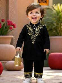 SHEIN Bata de manga larga con cuello Mao y pantalones largos casuales a juego, estilo chino para bebé niño, de tela suave con diseño impreso minimalista, de moda para primavera/verano - Multicolor - Ver 1