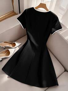 GlowEve CURVE 大码女式撞色A字连衣裙，休闲优雅户外连衣裙 - 黑色 - 查看 2