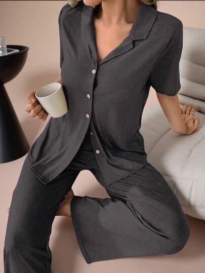 Lazeform Mjukt och hudvänligt med knappstängning, topp och byxor, trendigt pyjamasset med loungewear och outfits