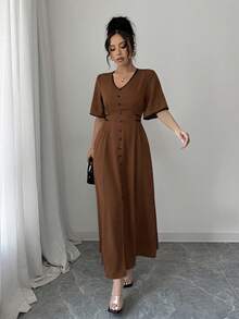 Elenzga 女士新款春夏杏色撞色黑色V领荷叶袖撞色系带腰带宽松A字开衩休闲度假高端优雅长裙 - 棕色 - 查看 3