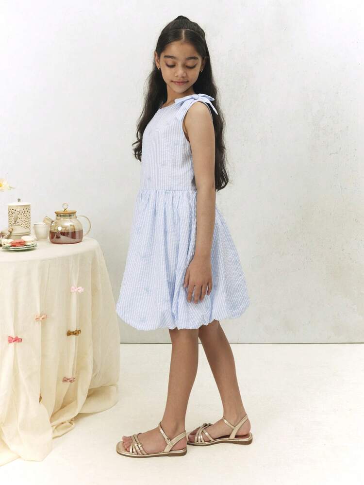 Sukienka w paski, bez rękawów, rozkloszowana, z kokardą