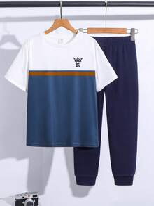 SHEIN 2件套儿童/青少年男童休闲百搭印花撞色罗纹圆领短袖T恤和运动裤针织套装 - 彩色 - 查看 2