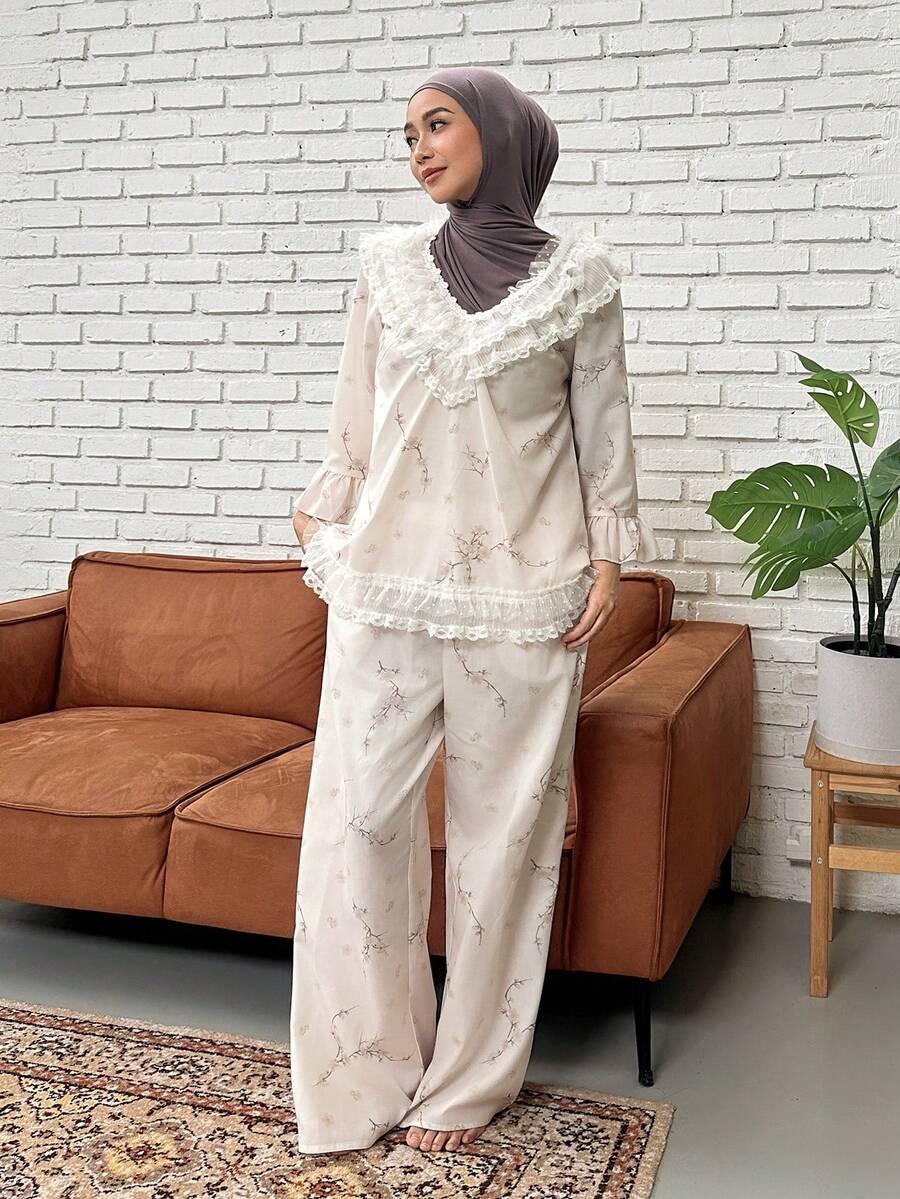 DAZY 花卉蕾丝荷叶边印花女士睡衣套装 - 米色 - 查看 1