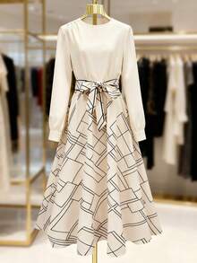 SHEIN PETITE Đầm midi cao cấp dành cho nữ dáng nhỏ nhắn, thích hợp đi làm, dự tiệc, công sở, dạo phố, thanh lịch với họa tiết hình học cổ điển phối nhiều mảnh. - Màu be - Xem 1