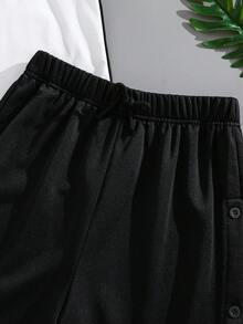 SHEIN 2件套青少年男童黑白条纹撞色字母印花黑色街头风短裤,休闲舒适,百搭,面料柔软,适合日常穿着、上学、郊游、户外运动、音乐节、假期、海滩度假、夏季、春夏穿着。 - 黑與白 - 查看 8