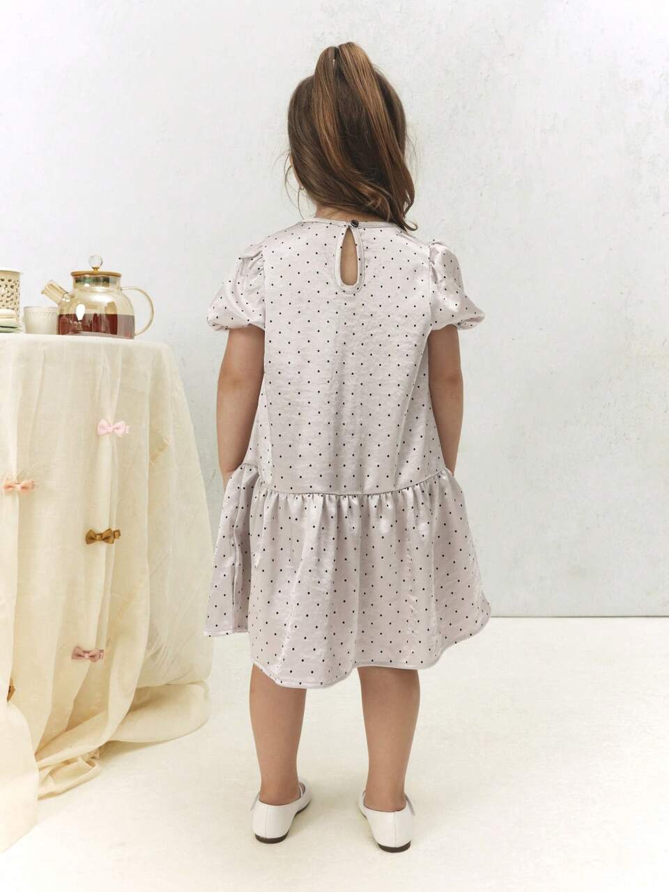 Vestido com gola Peter Pan e estampa de bolinhas com mangas bufantes