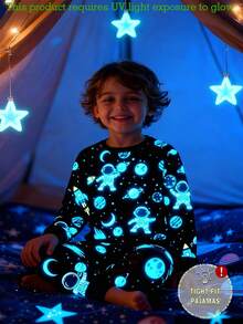 一套男童夜光宇航员和行星印花修身长袖睡衣套装，舒适睡衣，适合春季、秋季及所有季节穿着