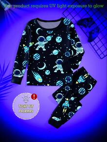 一套男童夜光宇航员和行星印花修身长袖睡衣套装，舒适睡衣，适合春季、秋季及所有季节穿着