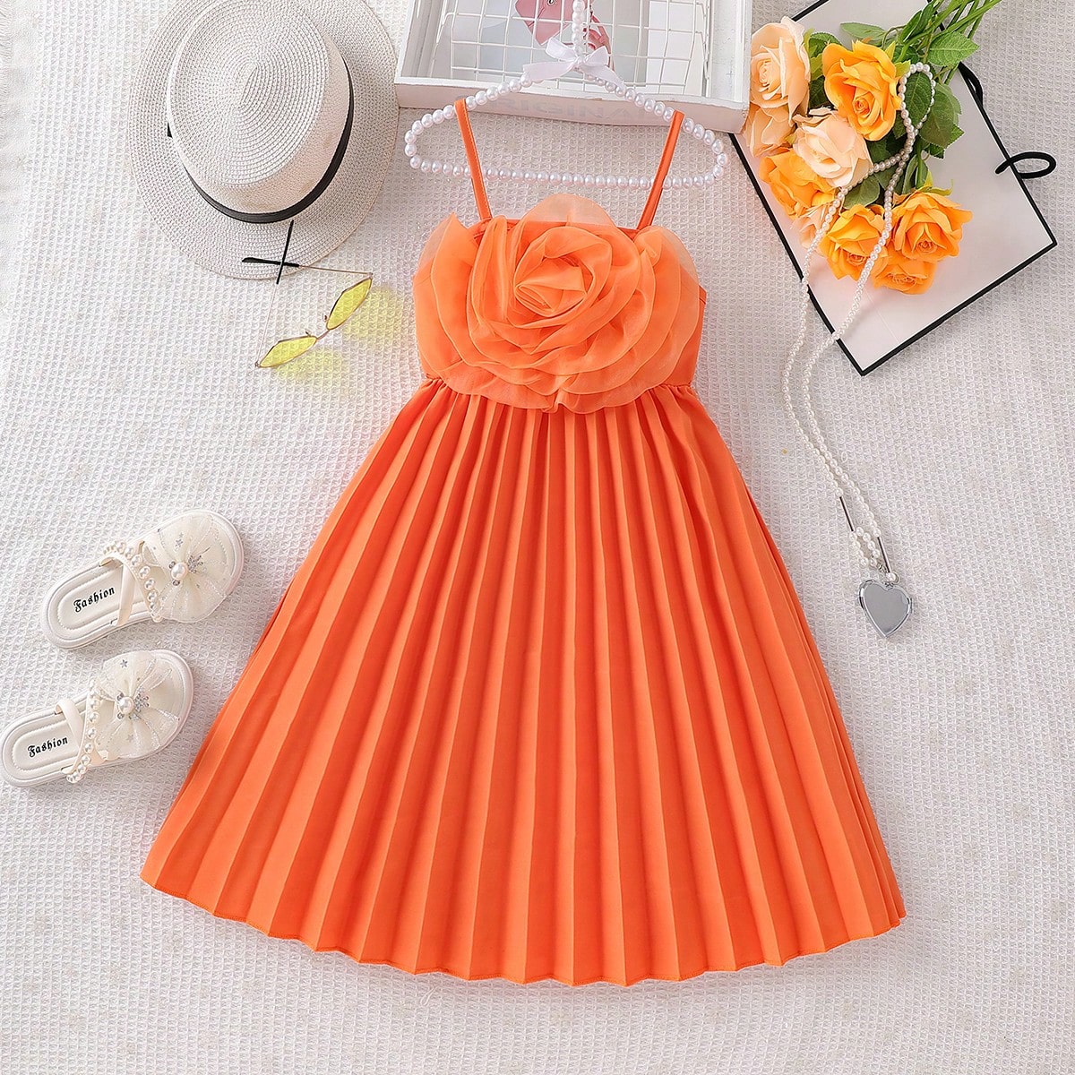 Vestido plisado de línea A con tirantes florales 3D y cintura elástica de unicolor para niñas, adecuado para la playa, fiestas de cumpleaños, vera