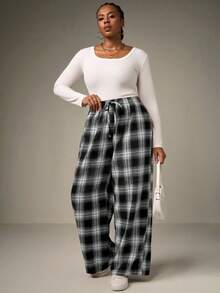 SHEIN Tall CURVE 大码女式宽松圣诞红色格子抽绳腰带工装裤，带口袋，保暖内衬 - 黑與白 - 查看 7