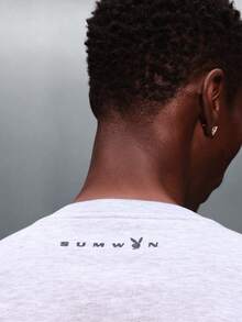 PLAYBOY X SUMWON Áo nỉ nam dáng ngắn màu xám tro, tay dài, in logo đồ họa ở ngực trước, kiểu dáng thường ngày năng động, phong cách đường phố, mùa thu đông. - Xám - Xem 5