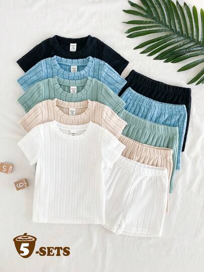 SHEIN Vintaside Kids Set de 5 piezas de ropa para niño bebé, que incluye 5 tops de cuello redondo de manga corta y 5 pantalones cortos de punto elásticos en la cintura. Los tops vienen en caqui, azul pizarra, verde militar, marrón y negro, con pantalones cortos a juego. Adecuado para primavera/verano, actividades al aire libre, uso casual, de 6 meses a 2-3 años de edad.