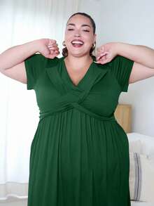 Plus Size Women's Solid Color V-Neck Short Sleeve Ruched Pocket Long Casual Dress, For Christmas Maxi Women Outfit - Dark Green - View 4
