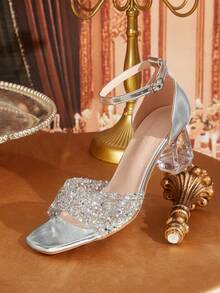 CUCCOO TILAWA 女士时尚亮面立体花朵方头粗跟高跟凉鞋 - 銀色 - 查看 3