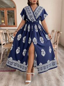 SHEIN LUNE 大码女装夏季新款波西米亚风复古印花V领短袖宽松度假连衣裙，优雅时尚复古印花收腰开衩长裙，适合海滩度假、邮轮旅行或夏季郊游，也适合户外音乐节、夏季集市或休闲假日庆典。 - 藍色 - 查看 6