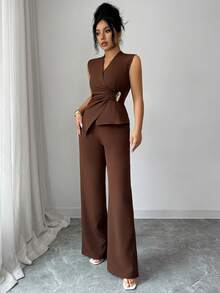 Modelyn Top plissé sans manches avec boucle métallique décorative + pantalon droit. Ensemble élégant chic de 2 pièces