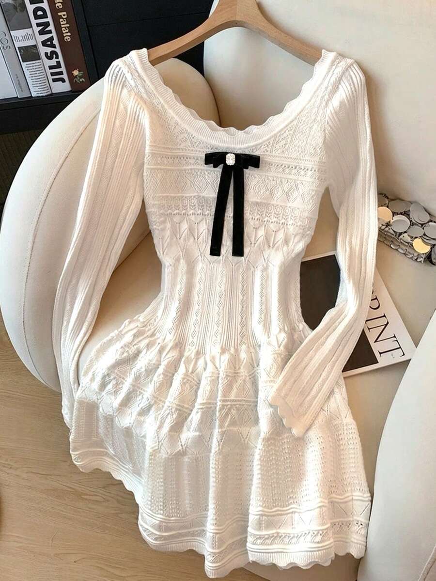 GlowEve Vestido de punto mini con manga larga, diseño de cintura calada y lazo en contraste de color para mujeres - Blanco - Ver 1