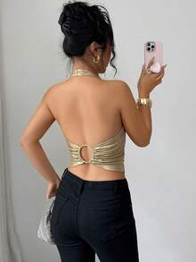 Elenzga 女士纯色层叠箔片面料V领露背吊带短款背心，侧边褶皱设计，金属环装饰，优雅复古法式风格，适合办公室、通勤、商务、休闲、度假、下午茶、街头等场合，简约百搭，春夏新款 - 金色 - 查看 2