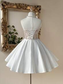 Lovelzi Đầm dạ hội ngắn dáng đuôi cá sang trọng, cổ chữ V sâu, chất liệu satin cao cấp, thêu ren 3D tinh tế, phù hợp cho các buổi dạ tiệc và ngày Valentine. - trắng - Xem 2