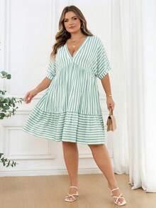 SHEIN CURVE+ Vestido casual de mujer talla grande con cuello en V a rayas, mangas cortas tipo murciélago y volantes en el bajo, ropa de otoño para mujeres, invierno, CURVE PLUS - Verde - Ver 5