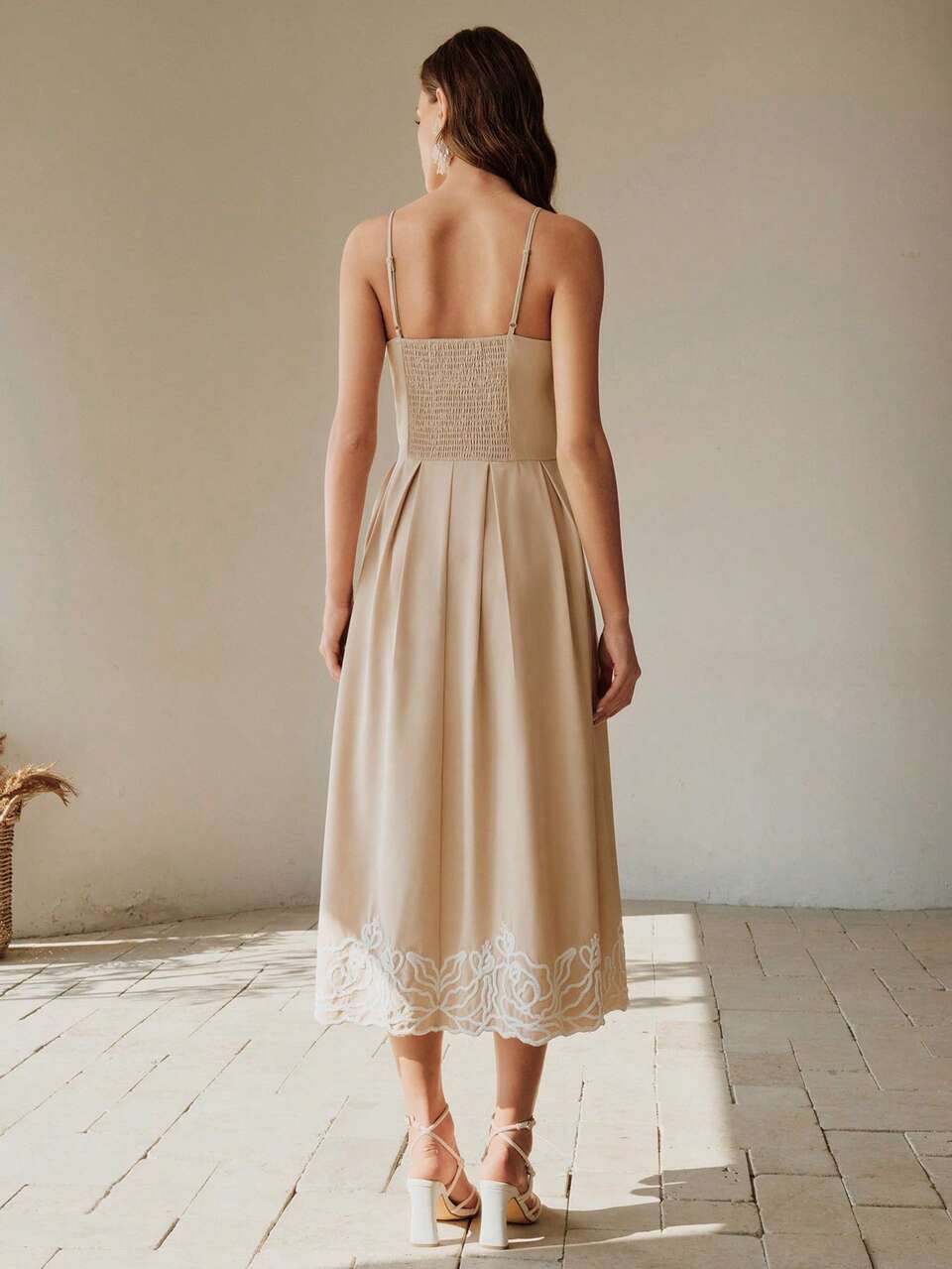Anewsta Vestido de vacaciones para mujer, vestido elegante de longitud media con tirantes finos, calado y bordado