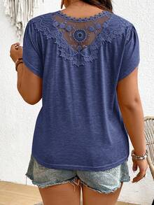 SHEIN Frenchy 大码女式V领花瓣短袖休闲蕾丝后背T恤 - 藍色 - 查看 4