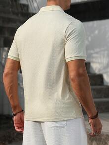 Manfinity Homme 男士短袖纹理面料 Polo 衫，适合休闲、居家和度假穿着。男士 Polo 衫，男士纹理衬衫，男士休闲上衣，男士针织 Polo 衫，夏季男士上衣，适合日常休闲、周末旅行、户外活动、探险旅行、轻松的工作环境或半正式场合，也是送给男友/丈夫、周年纪念日/生日礼物、派对、夏季假期、新年、婚礼、情人节的理想之选。男士休闲上衣，男士纽扣 Polo 衫，男士针织 Polo 衫。 - 鵝黃色 - 查看 2