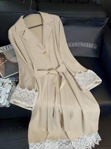 Lyxana 女士翻领插肩袖撞色蕾丝单排扣优雅风衣 - 卡其色 - 查看 1